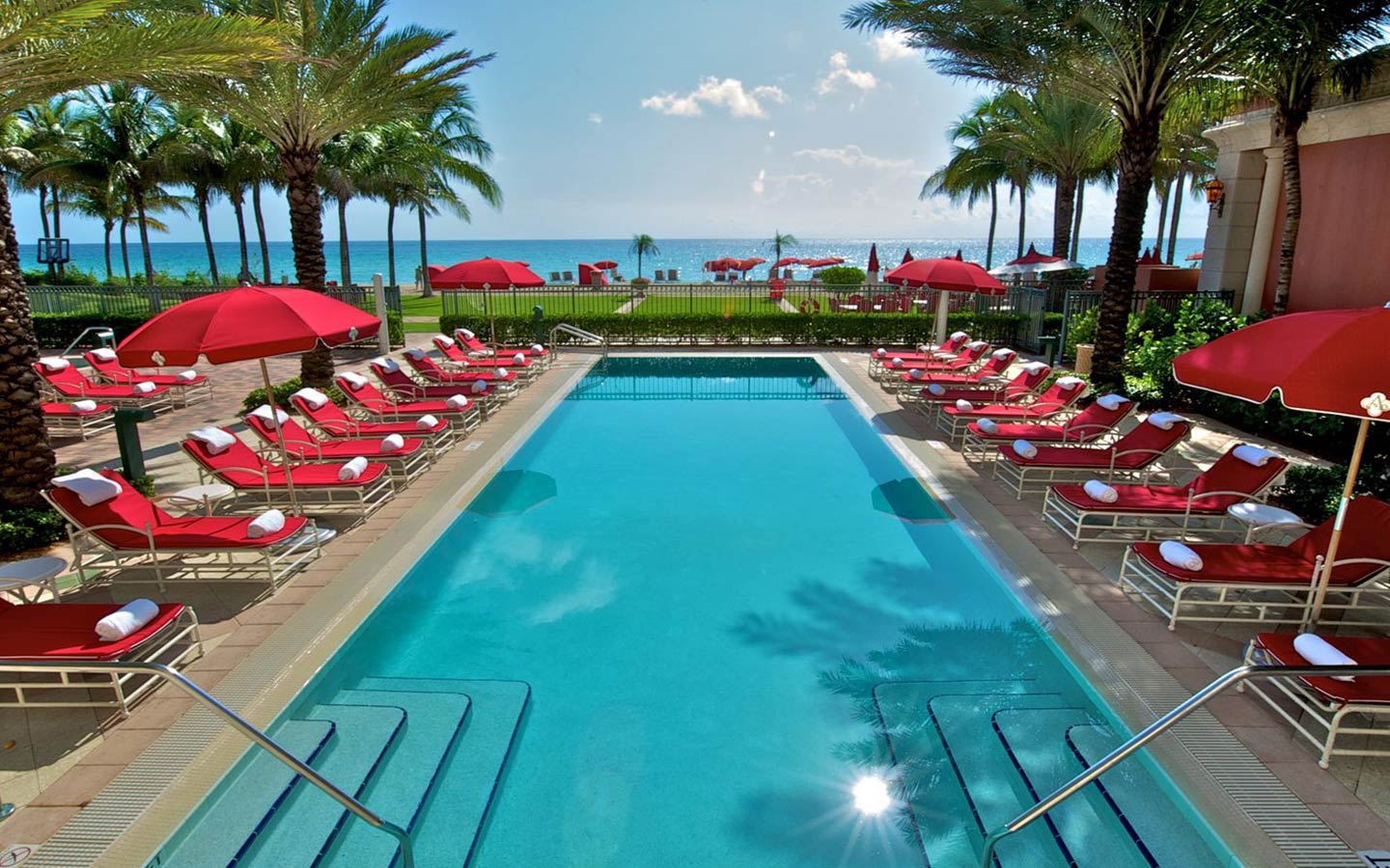 Miami S Luxury 5 Star Hotels   Acqualina Recreation Pool 1440x900.aspx