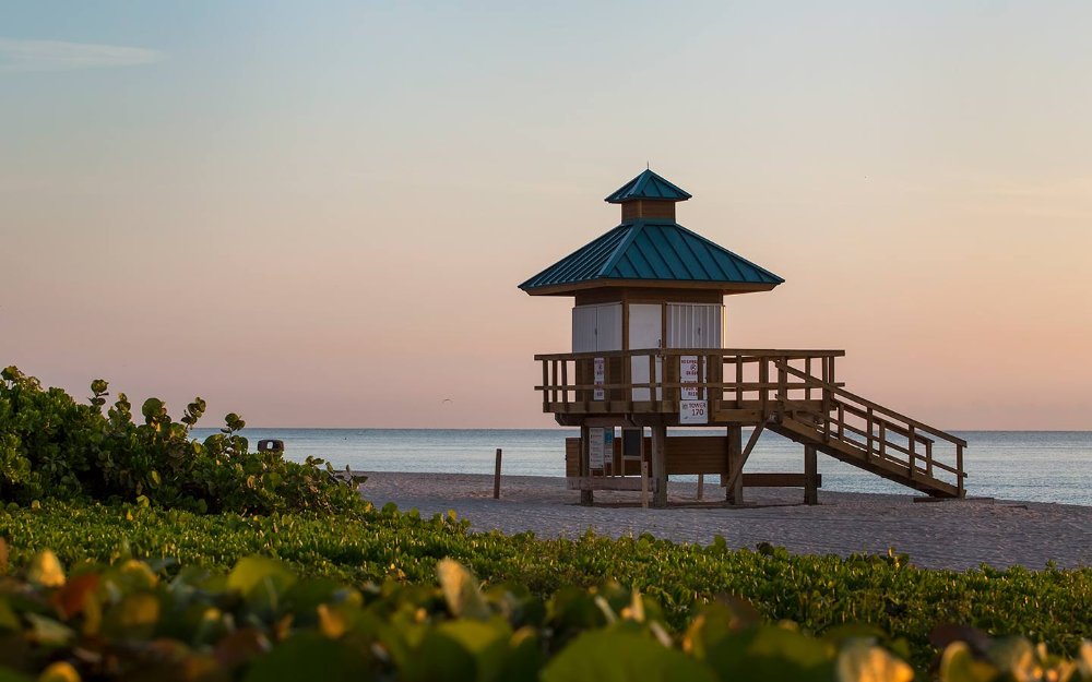Sunny Isles Beach lifeguard stand at dusk Sunny Isles Beach lifeguard stand at dusk