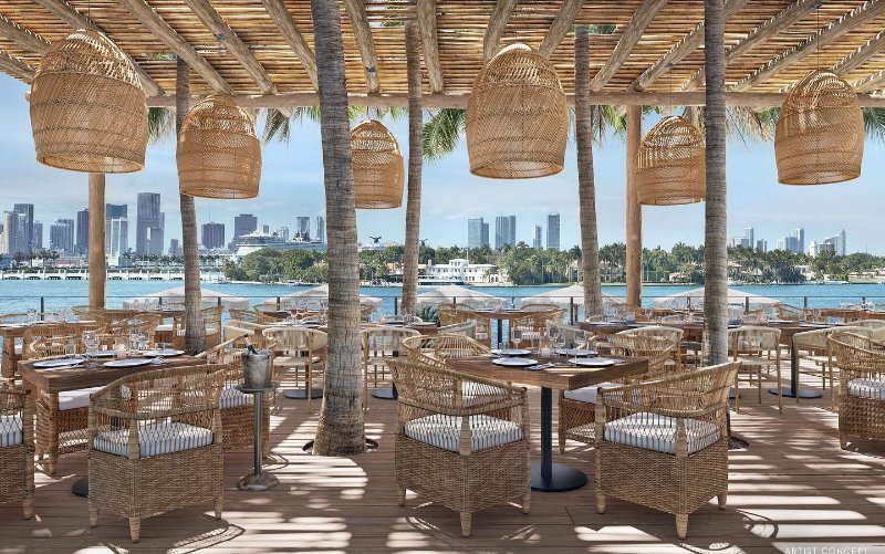 Jantar ao ar livre no Baia Beach Clube em Miami Beach