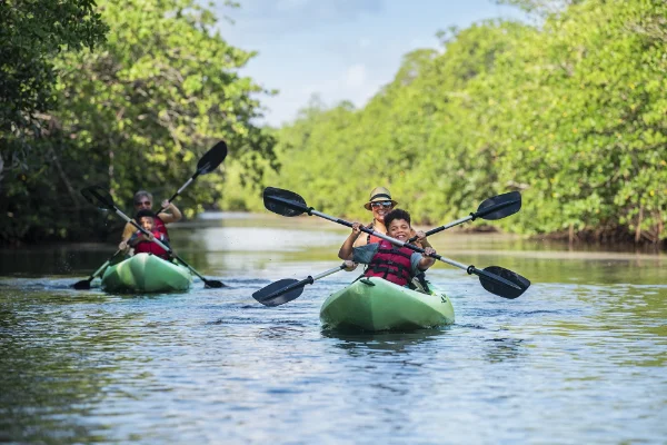 Le acque turchesi di Miami si avvicinano alle moto d'acqua Beach zona