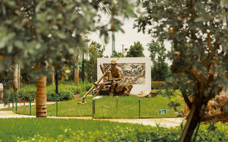 Don Quijote sculpture at Hialeah's Garden of the Arts