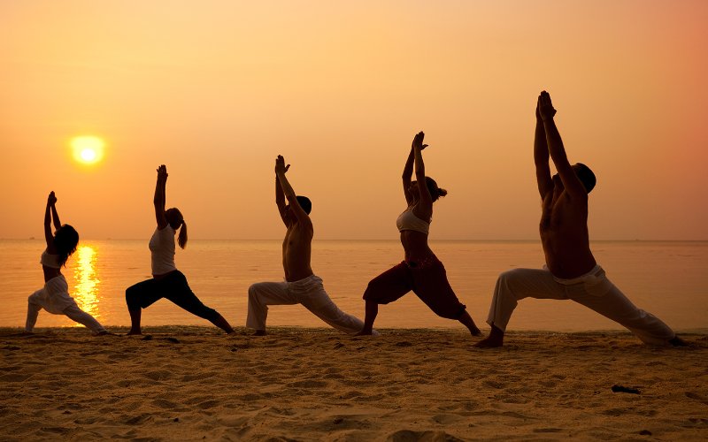 Disfrute de la relajación con yoga en el Beach