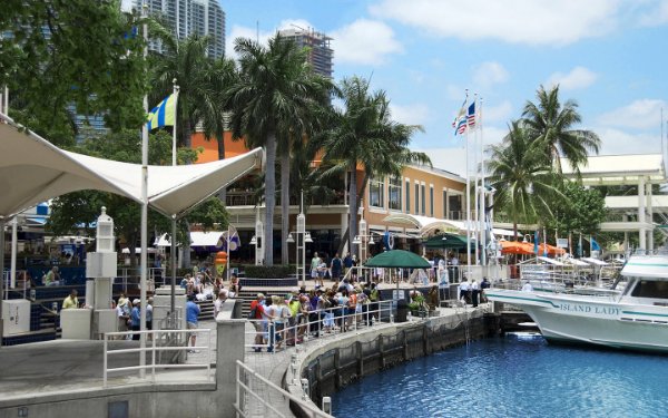 Waterfront restaurants and open-air shops at Bayside Marketplace