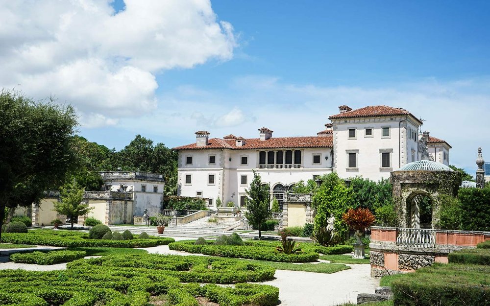 Vizcaya desde el otro lado del jardín