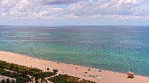 Una vista dal vivo dell'Eden Roc Hotel , metà Beach