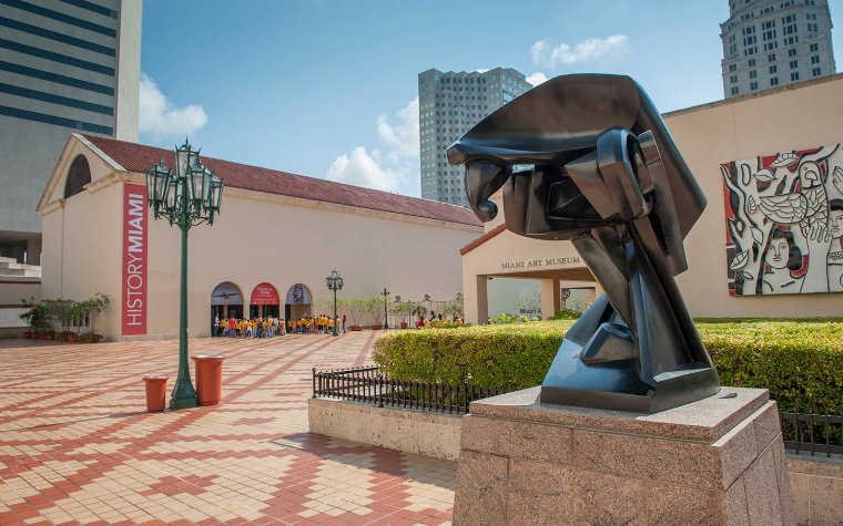 HistoryMiami Museum plaza