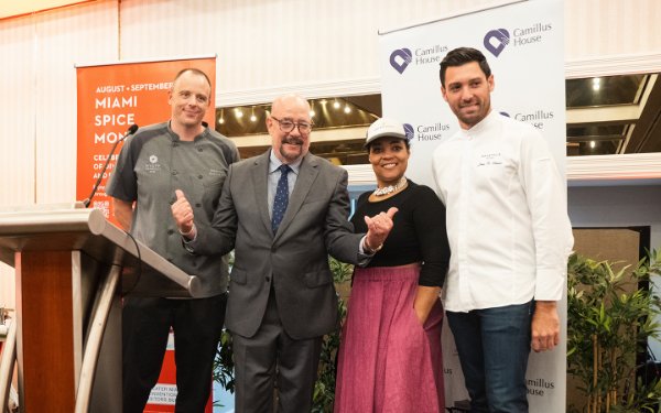 David Whitaker alla cena di lancio delle spezie di Miami con gli chef e la Camillus House