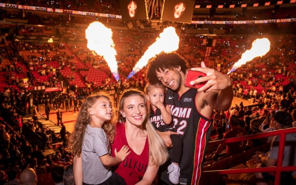 Famiglia a Kaseya Center - Sede dei Miami Heat