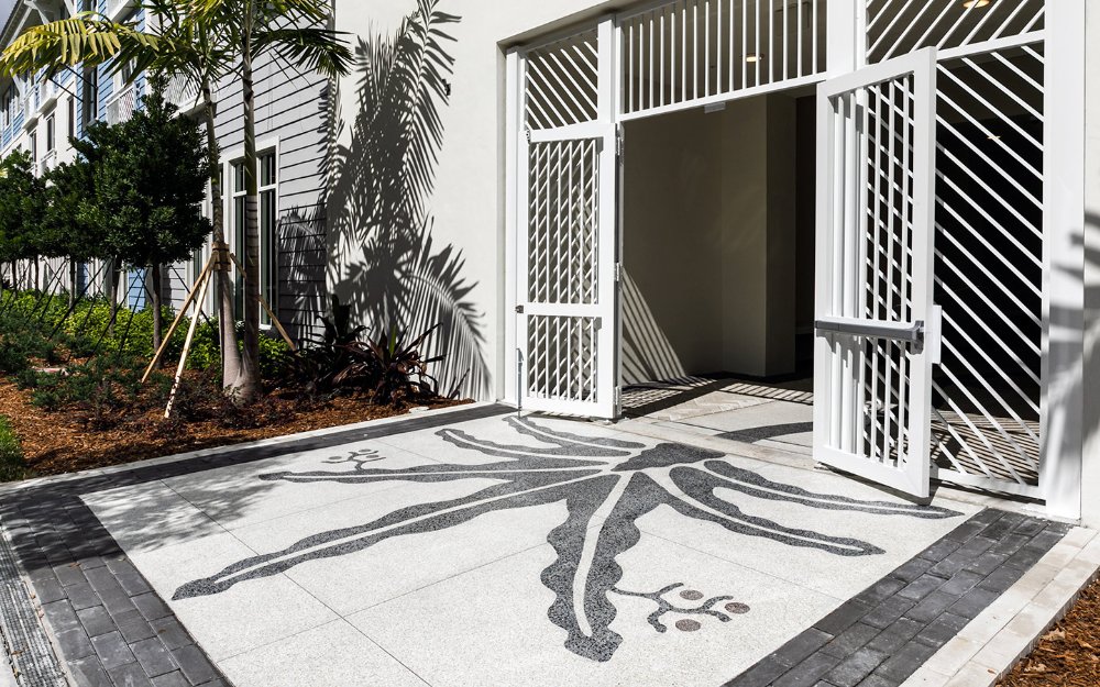 Arte en lugares públicos Father Marquess Barry Apt en Historic Overtown , por Nicole Salcedo